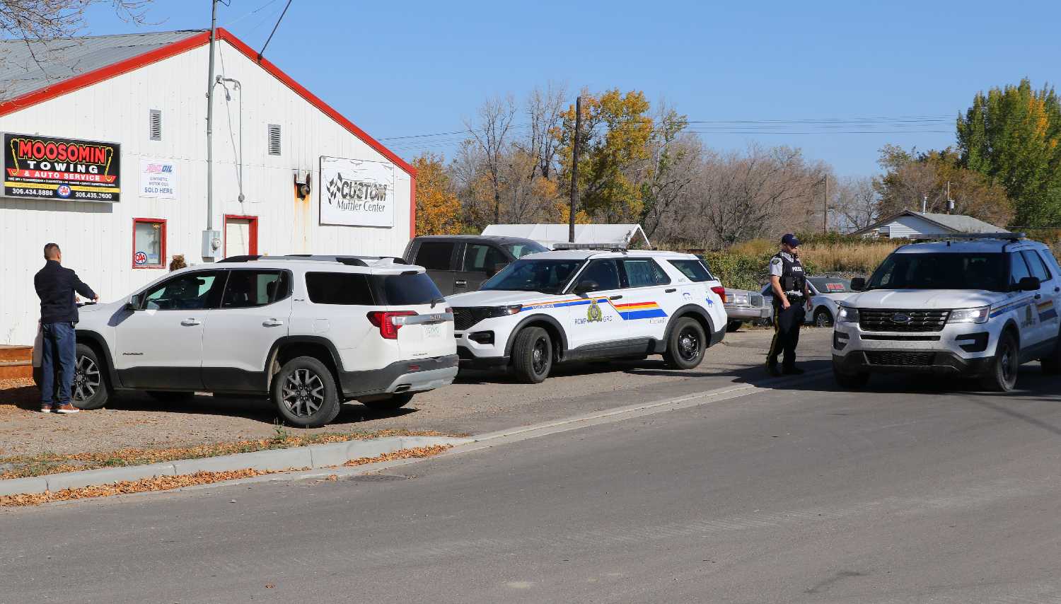 RCMP execute a search warrant at Moosomin Towing and Auto Service Friday morning.